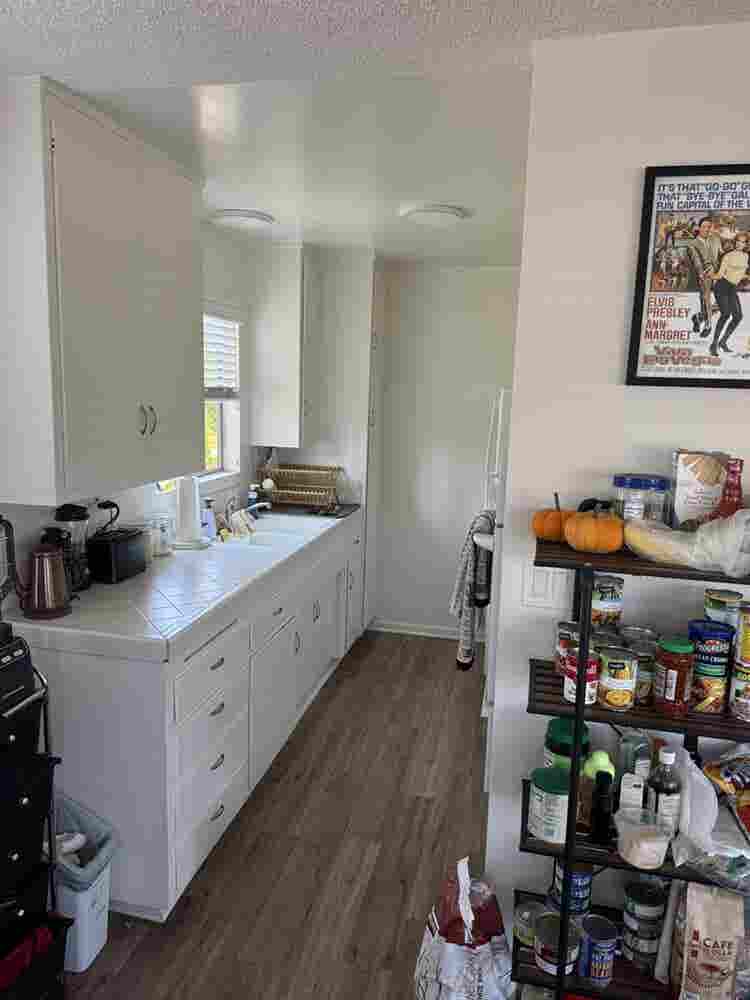 UCSB Pro w/ Room Available