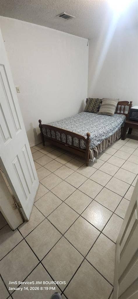 Room in Nice Neighborhood...