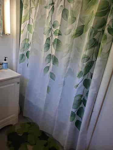 2 Level Apartment w/Private Parking