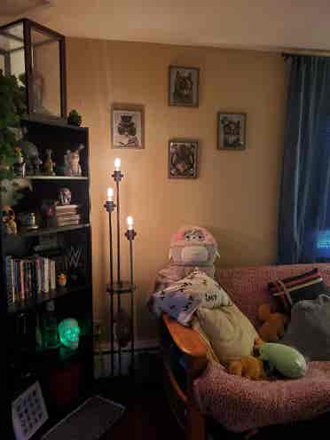 2 Level Apartment w/Private Parking