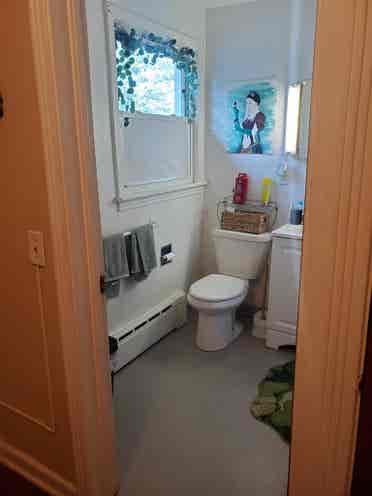 2 Level Apartment w/Private Parking
