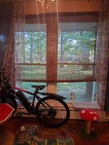 2 Level Apartment w/Private Parking