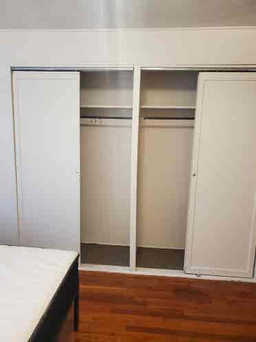 2 Level Apartment w/Private Parking