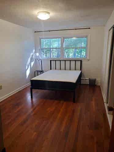 2 Level Apartment w/Private Parking