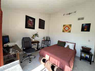 HB Large room w/ Attached Balcony