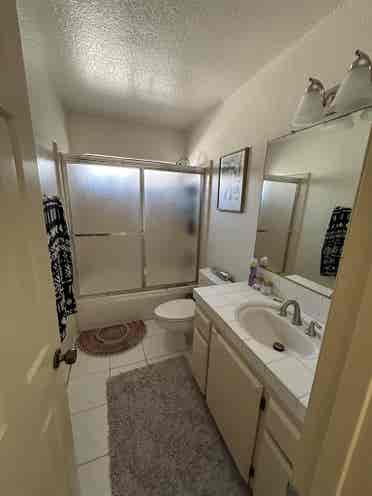 HB Large room w/ Attached Balcony