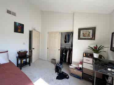 HB Large room w/ Attached Balcony