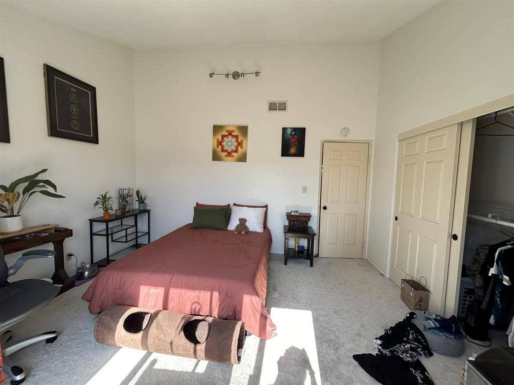 HB room w/ Attached Balcony