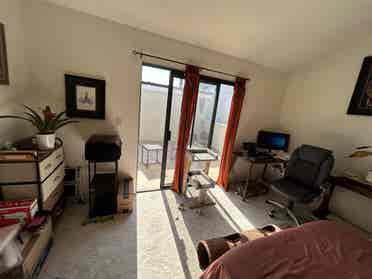 HB Large room w/ Attached Balcony