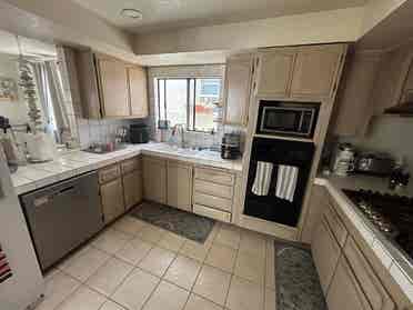 HB Large room w/ Attached Balcony