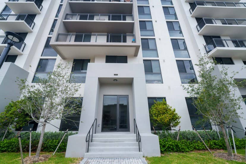 🌴Modern 2BR Apartment-Private Room