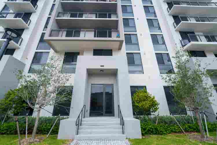 🌴Modern 2BR Apartment-Private Room