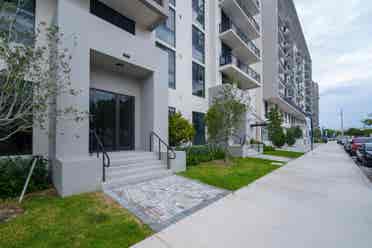 🌴Modern 2BR Apartment-Private Room