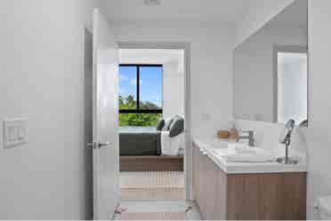 🌴Modern 2BR Apartment-Private Room