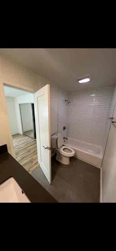 Master Bedroom For Rent in Redondo