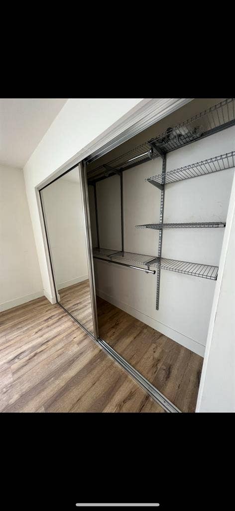 Master Bedroom For Rent in Redondo