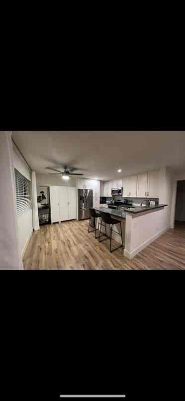 Master Bedroom For Rent in Redondo