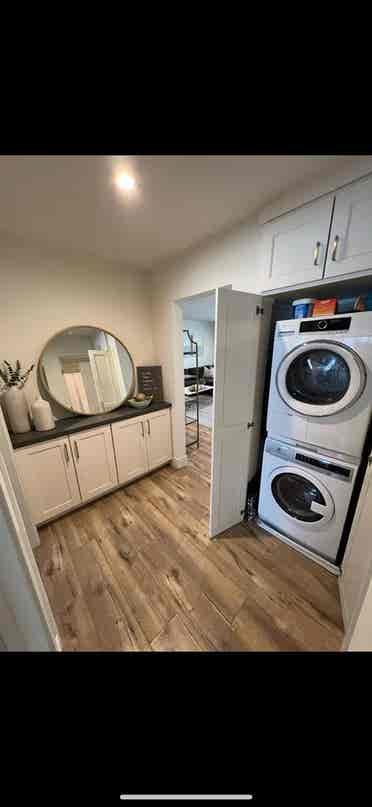 Master Bedroom For Rent in Redondo