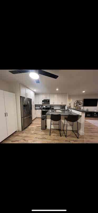 Master Bedroom For Rent in Redondo