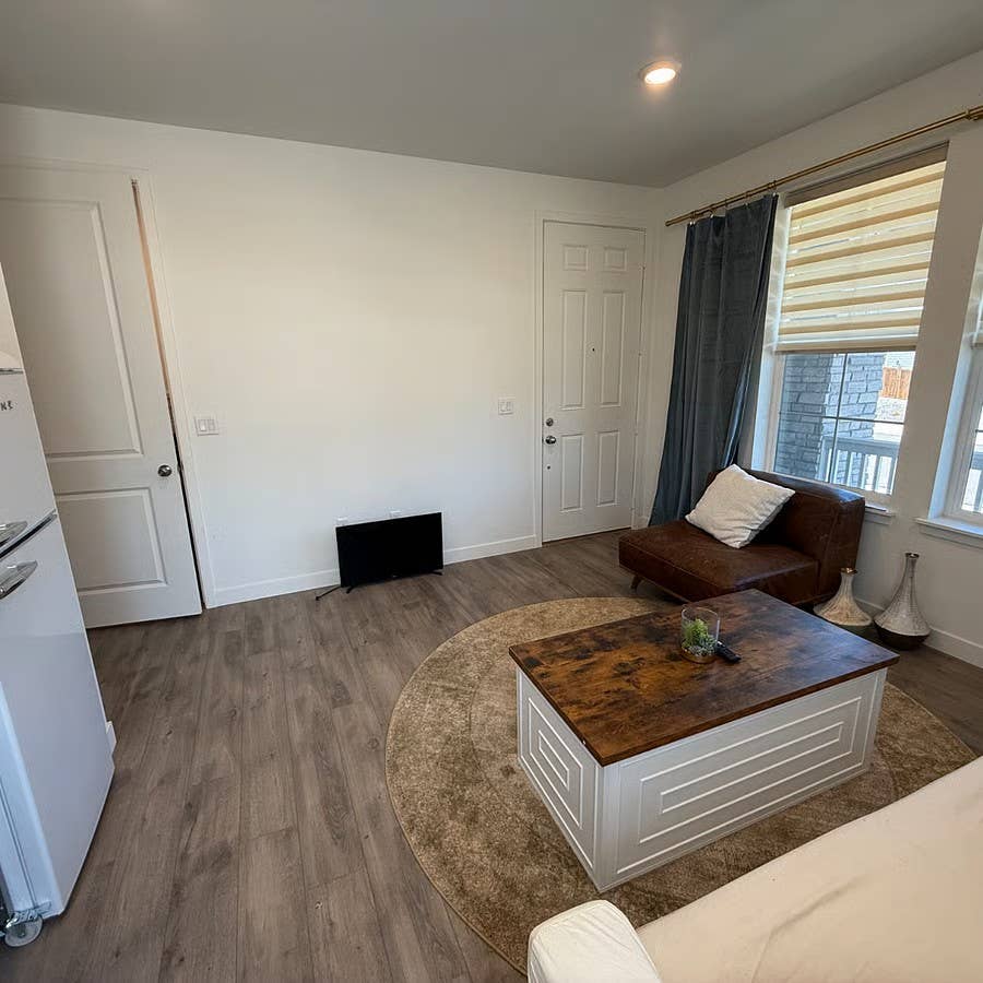 Looking for some room mates!