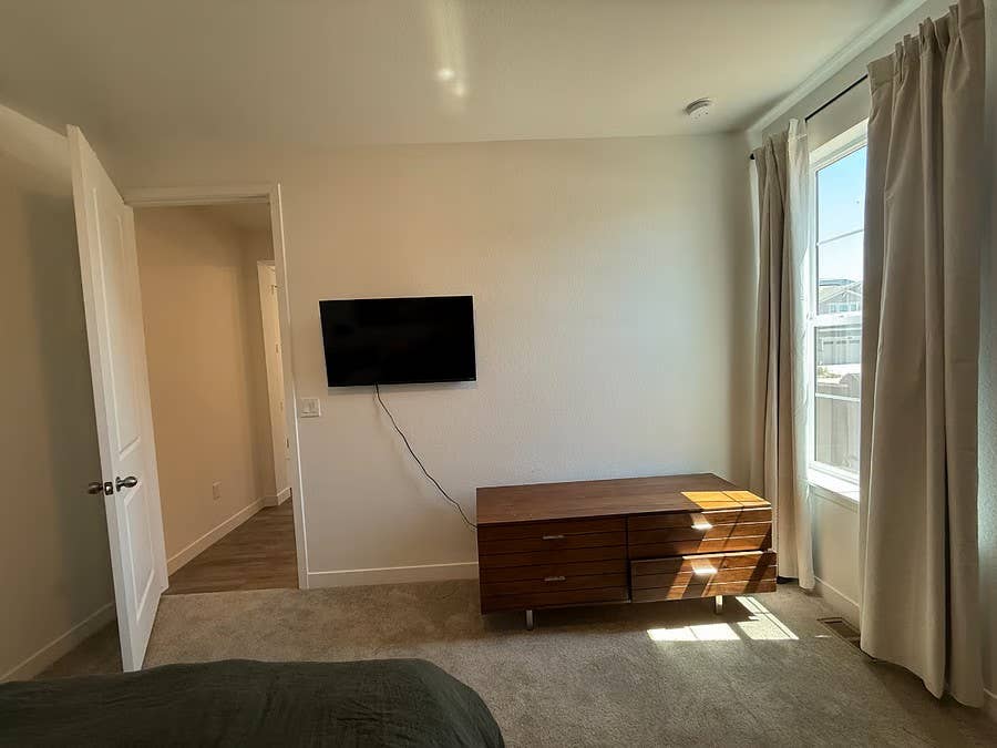 Looking for some room mates!