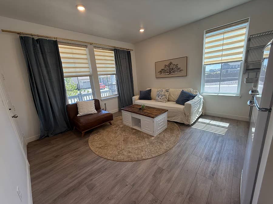 Looking for some room mates!