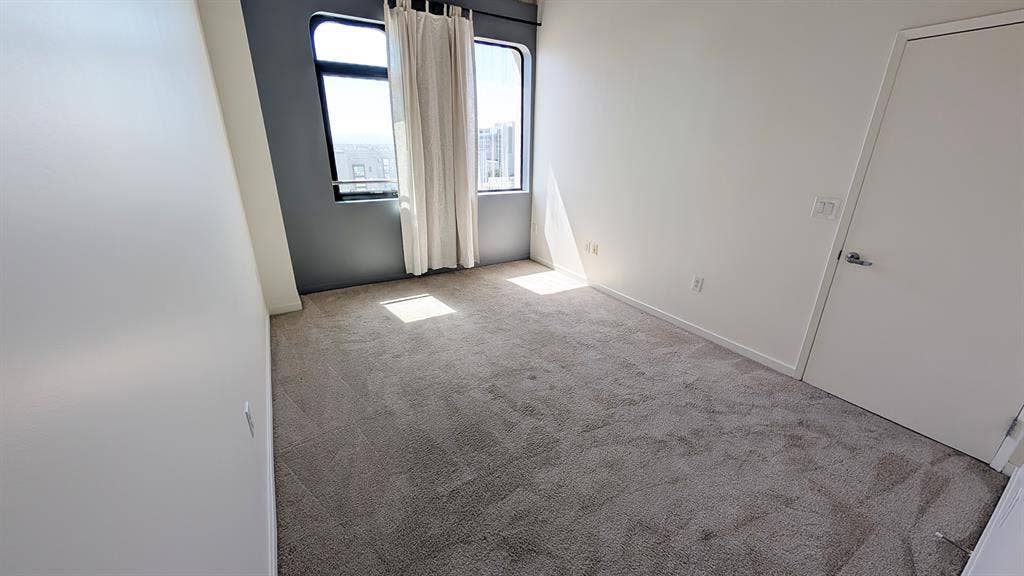 Spacious Koreatown Room