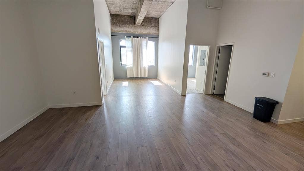 Spacious Koreatown Room