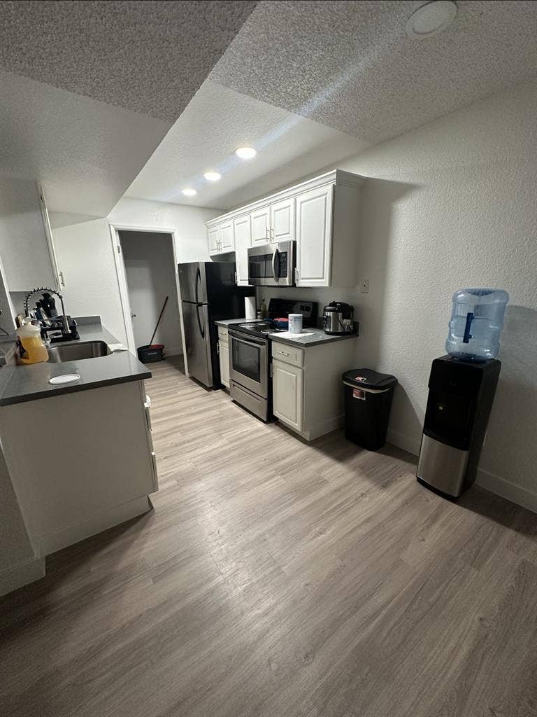 looking for a roommate asapp