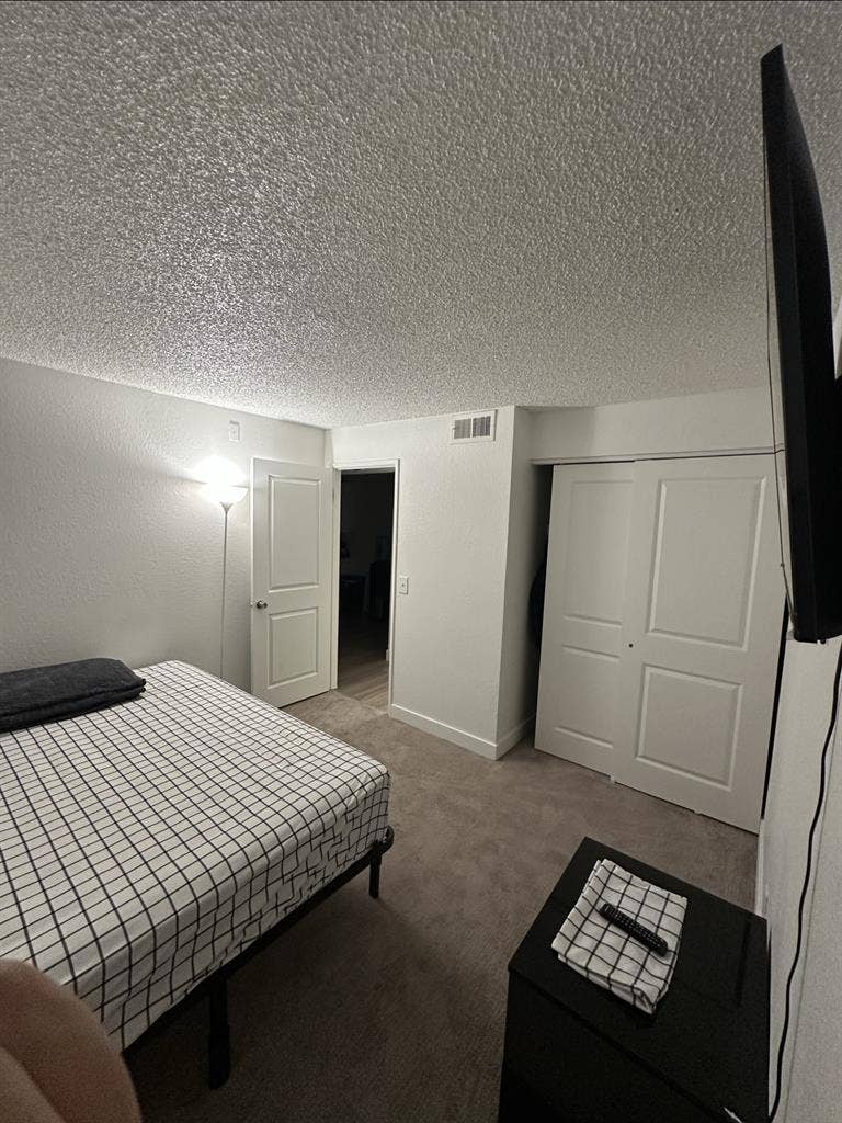 looking for a roommate asapp