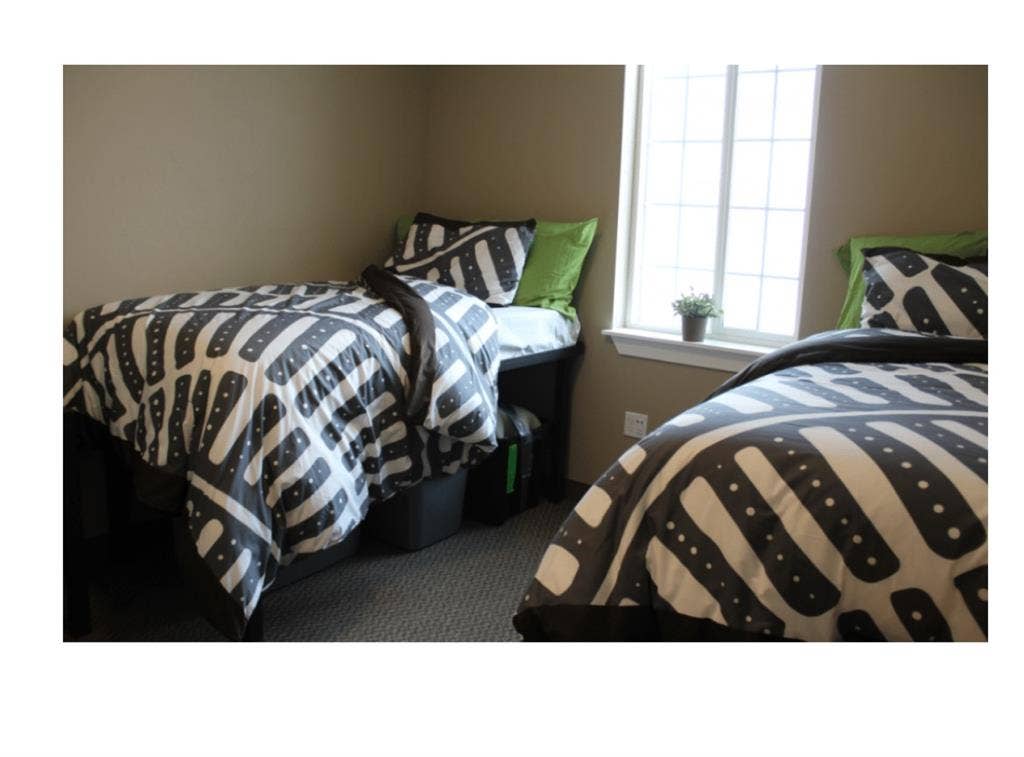 Windsor Manor Women’s Summer Lease!