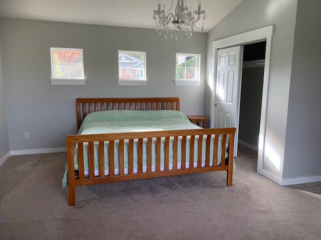 Spacious furnished bonus room