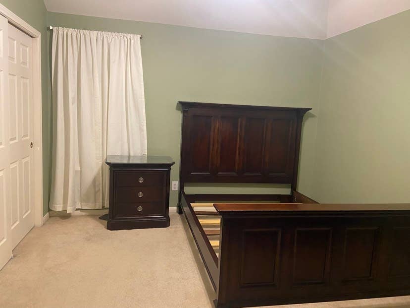 Room with private bath /quiet