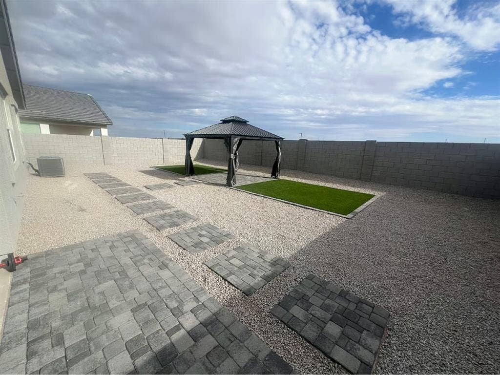 1 ROOM AVAILABLE NOVEMBER th