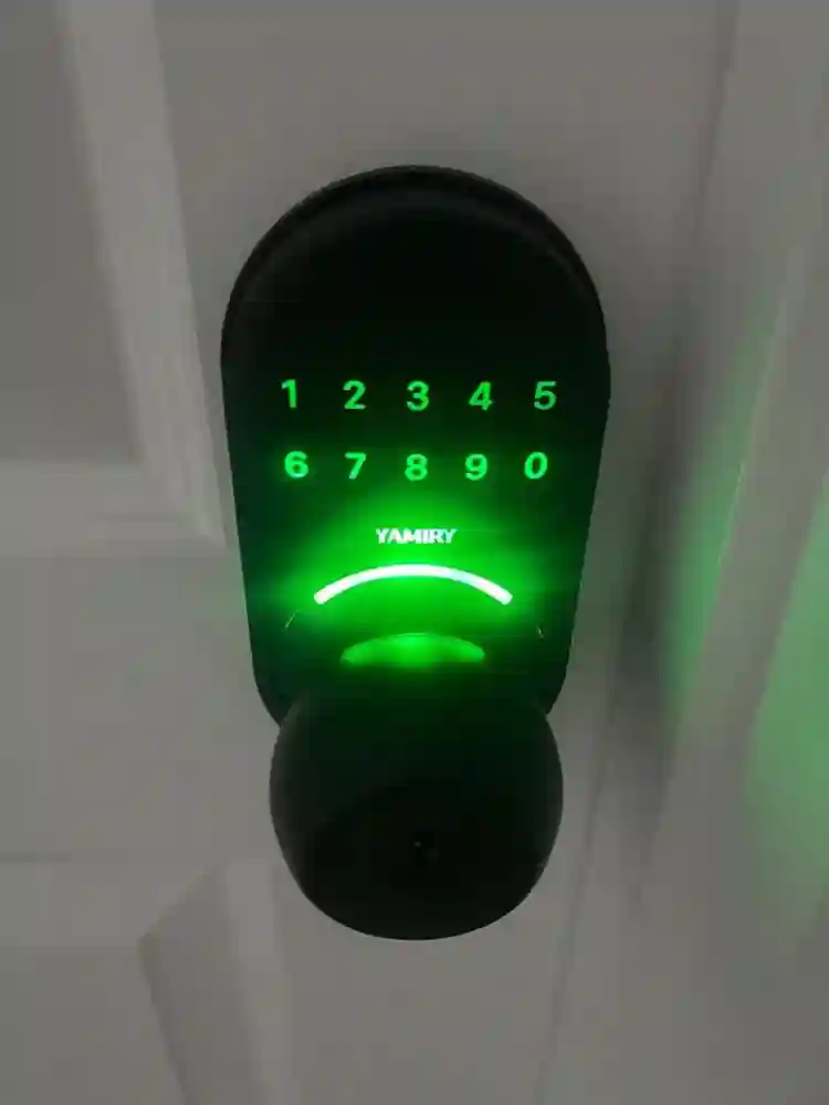 1 ROOM AVAILABLE NOVEMBER th