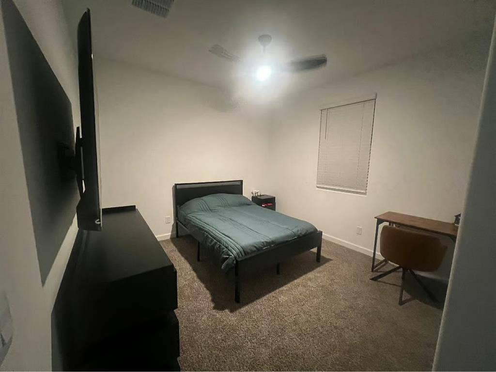 1 ROOM AVAILABLE NOVEMBER th
