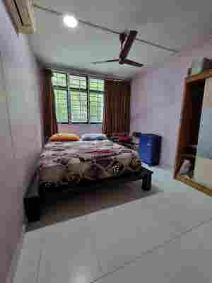 Common bedrm available in Woodlands