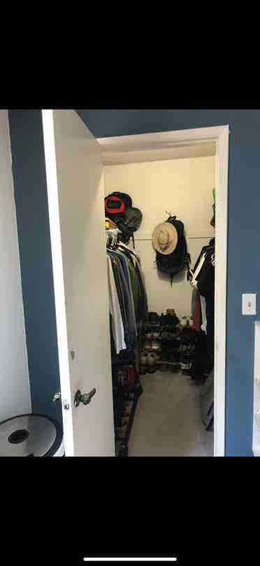 Roommate Wanted Aug 1 move in