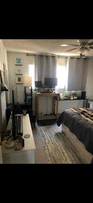 Roommate Wanted Aug 1 move in