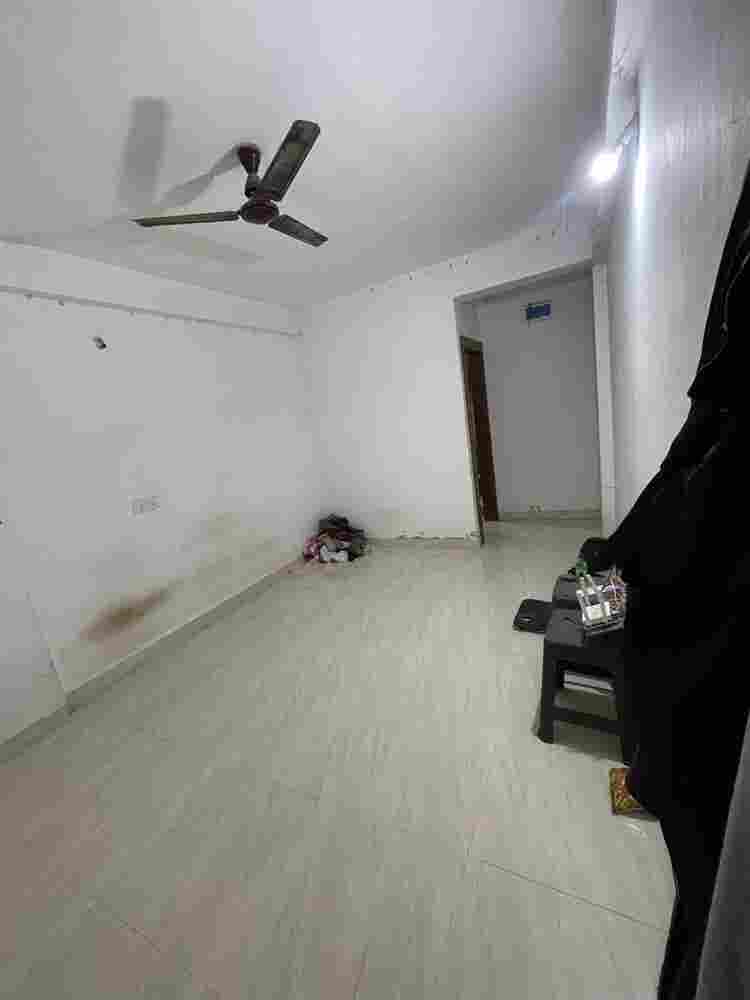 2 roommates required in phase 1