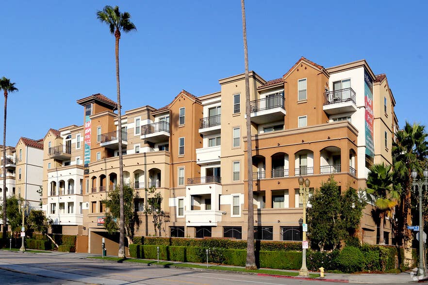 SHARED Room Summer Sublease, /mo