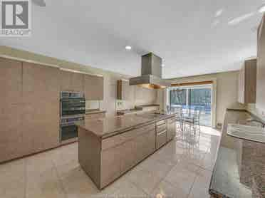 Stay at a luxurious home in Windsor
