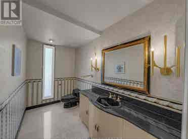 Stay at a luxurious home in Windsor