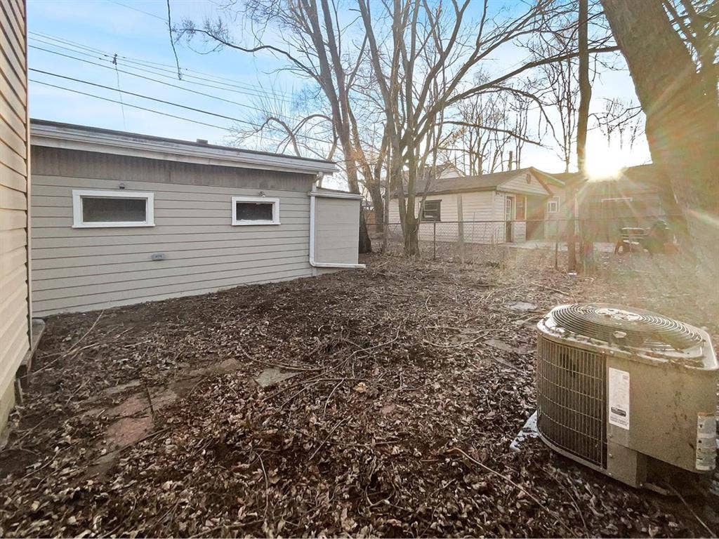 3 bedroom house with 1 bedroom for