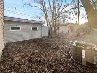 3 bedroom house with 1 bedroom for