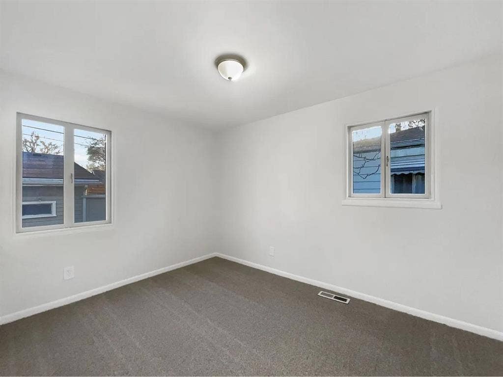 3 bedroom house with 1 bedroom for