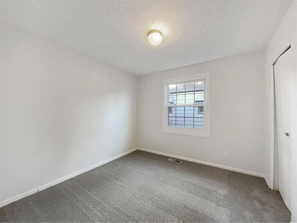 3 bedroom house with 1 bedroom for