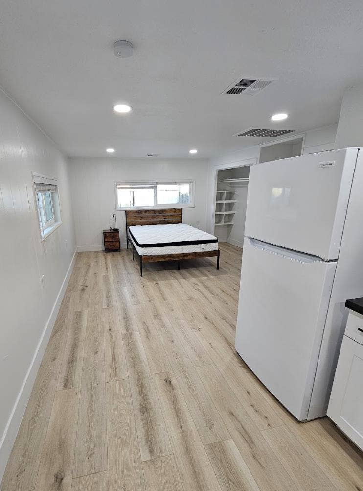 Modern Renovated Studio Casita