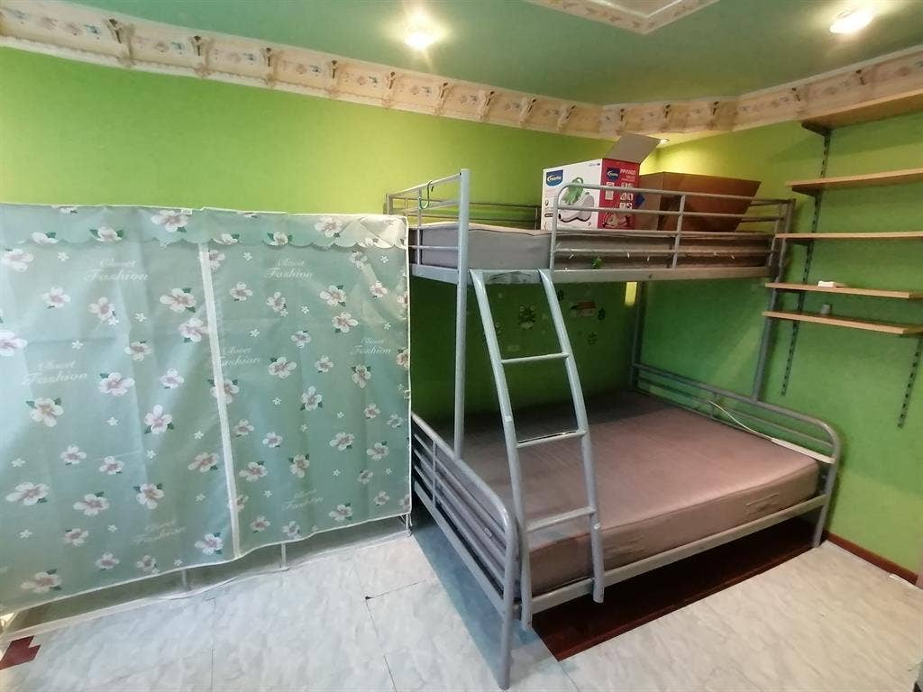 Stay at Tiong Bahru mrt station