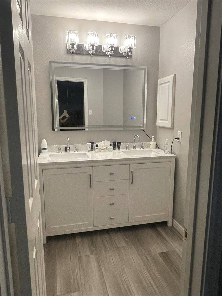 Rooms Available in Humble